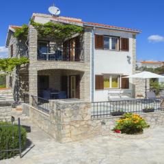 Apartments with parking space Maslinica, Solta - 13135