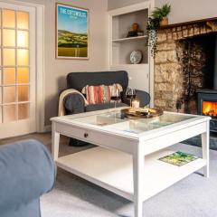Charming Tetbury Cottage With Cosy Office and Fireplace