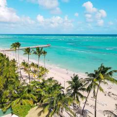 High-end 2BR w/Private Pool + BBQ + Steps to Beach