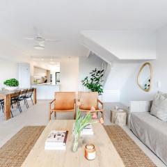 Pooch Friendly Renovated Beach Retreat with Views