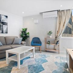 Bright CBD Apartment Close to Dining & Shopping