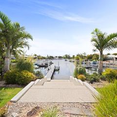 Harbourlights Hideaway Waterfront Family Retreat