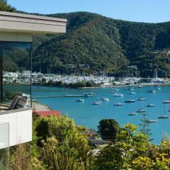 Relax & Enjoy the Waikawa Bay Views