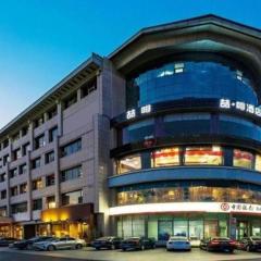 James Joyce Coffetel· Tianjin Olympic Center Lingbin Road Metro Station