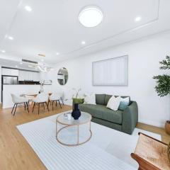 Sunset View 4BR at Mascot Close to CBD & Airport