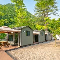 Gapyeong Yumyeongsan Gomone pet Camping