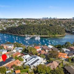 Sunny Seaside Stay near Manly, Short Walk To Beach