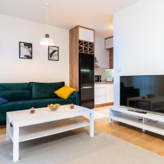 Szurmana Modern Stay Apartment by BookingHost