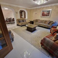 4 Bed Ensuite Detached Family Home Near Heathrow Luxury