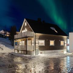 ARTIC HOMES - Northern Serenity Apt 2 - Free Parking