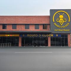 Round D Clock, IGI Airport