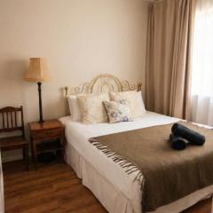 Royal Mile Front-Row Flat