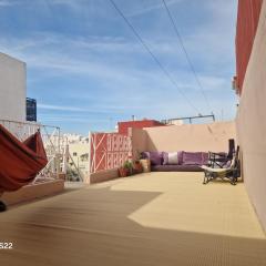 chambre et salle de bain privées et cuisine roof top commun