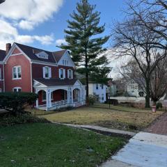 Bricks & Chance Luxury 5 BR home, NEAR Benedictine
