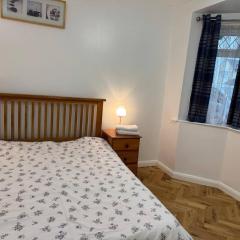 Spacious 4-Bedroom Home in Ashford, Kent - Perfect for Families and Groups