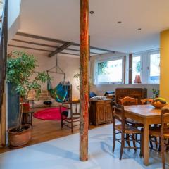 Le Grand Marais Direct metro to the Eiffel Tower