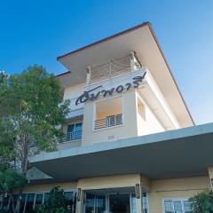 อัมพวารี Amphawaree Hotel