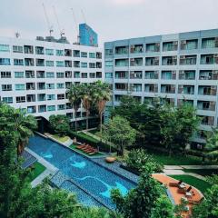 Spacious Studio Near BTS Kitchen & Washer