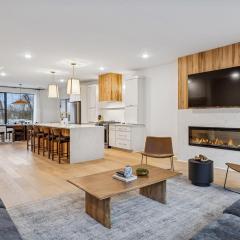 NEW Modern Nashville Escape with Rooftop Hot Tub