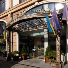 Rius Hotel Lviv