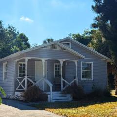 Welcome to your downtown cozy Fort Myers getaway