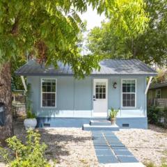 Winter Stay at Cultural Heritage Award winning home -Walk to 6th St, BBQ & Shops