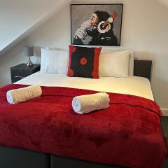 Kingsholm House on the Rainbow Street-4 Bedroom-Sleeps 8