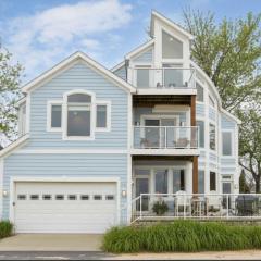 Coastal Blue Steps to North Beach Family & Dog Friendly Home