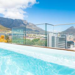 Modern Luxe Stay Rooftop Pool & Gym
