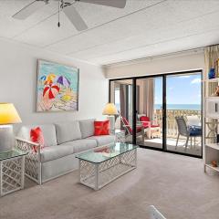 Come Relax in this Charming 2 Bedroom Ocean Front Condo!