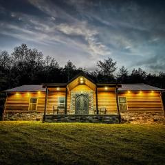 Horse Farm, 4BR 4BA Lodge in Scenic Valley, 20min from Center Hill Lake, 1hr from Nashville