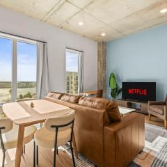 Elegant 1BR Walkable to Dining, Pool and Gym