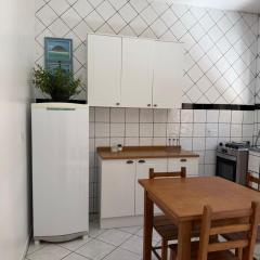 Moradia aconchegante e sossegada em ótimo local.