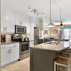 Updated 2 Bedroom in Tiffanie By The Sea With Outdoor Pool, Steps to the Beach!