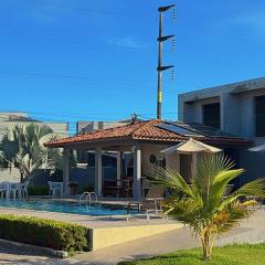 Apartamento de 3 quartos, no Condomínio Taperapuan Duplex, há 400m da praia, localizado próximo da barraca axé mói, boa beach e etc