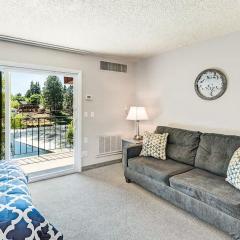 Cozy one-bedroom condo overlooking the Deschutes