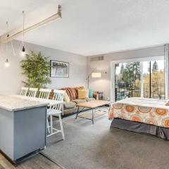 River View Condo- Edge of Downtown