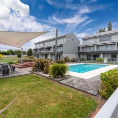 Lake Terrace Apartment