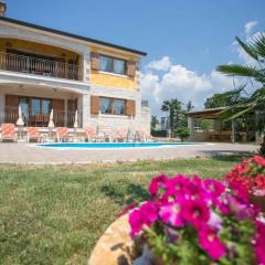 Holiday home in Pore with swimming pool