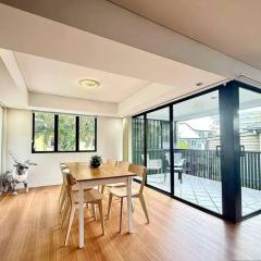 Stylish Kangaroo Point Home | 3BR, 2 Baths