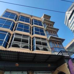 Pratunam Family House