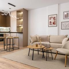 Matisse Coresi Apartment with Free Private Parking