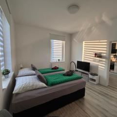 Apartment, Ferienwohnung- Bad-Küche- Parkplatz