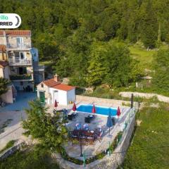 Villa in Tučepi with Pool near Seabeach