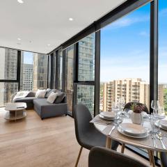 High-Rise CBD Escape with Panoramic City Views