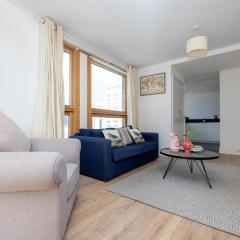 Cosy, modern high rise with views! 2 bedroom