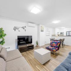 Well Located 2BR Apt with Parking & DarlingHarbour-10 mins walk