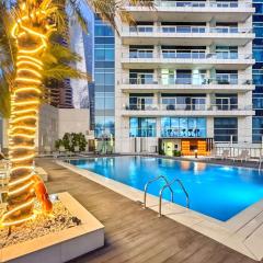 Ultra Stylish Luxury Flat w Harbour View in Dubai Marina, Sleeps 10 pax