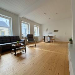 Großzügiges Zuhause mit zwei separaten Apartments Ideal für Familien & Gruppen