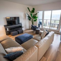 High-End Condo - River View & Lounge